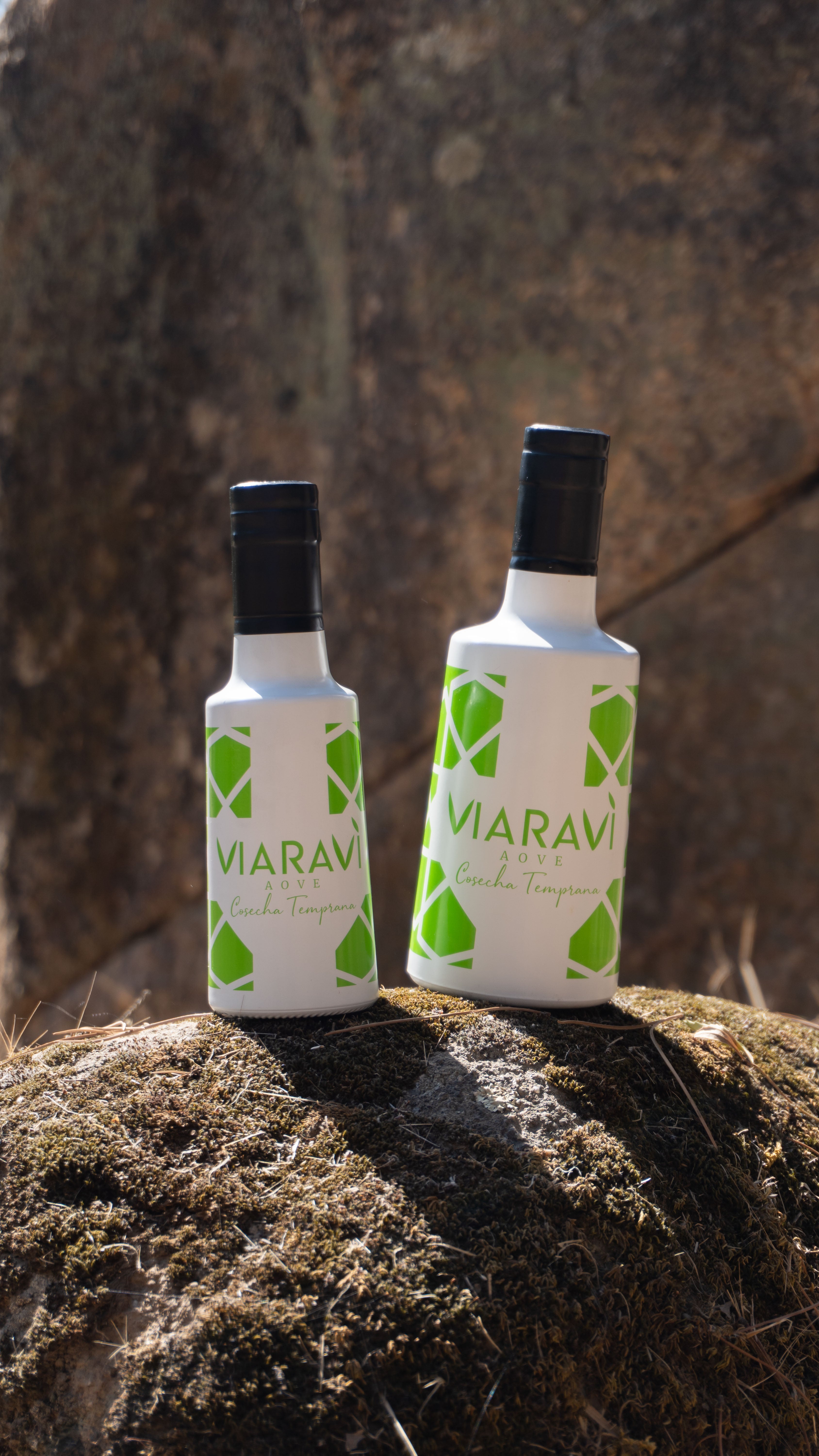 Aceite de oliva virgen extra Viaraví cosecha temprana, botellas blanca y verde, fotografía de producto